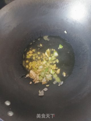 腌萝卜干卤肉炒面的做法步骤：4