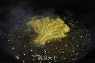 酥炸金针菇的做法步骤：6