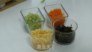 四喜蒸饺的做法步骤：1