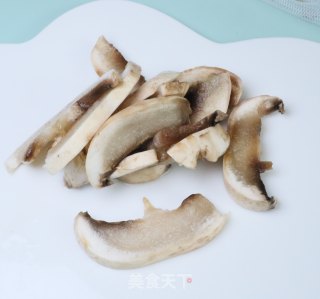 【蛋黄蘑菇泥】7、8月龄婴儿宝宝辅食的做法步骤：2