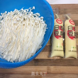玉脂豆腐菌菇蔬菜汤的做法步骤：1