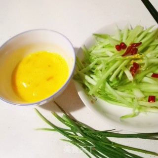 鸡蛋炒面的做法步骤：2