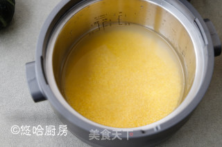 小米鸡蛋饼的做法步骤：2