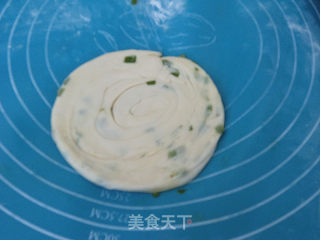 葱油饼的做法步骤：11