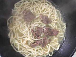新疆羊肉拉条子的做法步骤：3