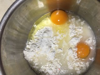 香葱鸡蛋萝卜丝油端的做法步骤：2