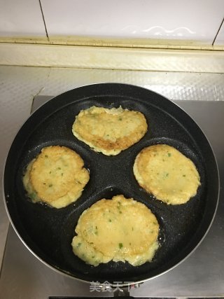 香葱鸡蛋萝卜丝油端的做法步骤：9