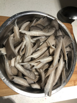 蘑菇凉拌白菜的做法步骤：2