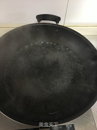 西红柿酸汤肥牛的做法步骤：4