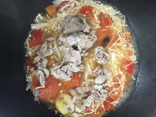 西红柿酸汤肥牛的做法步骤：13