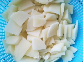 五花肉炒土豆片的做法步骤：2