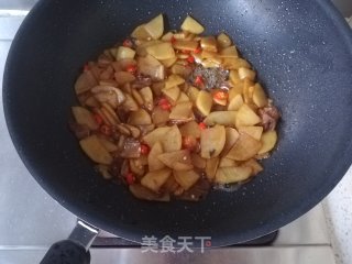 五花肉炒土豆片的做法步骤：7
