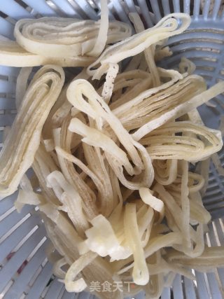 白菜鸡蛋煮豆丝的做法步骤：2