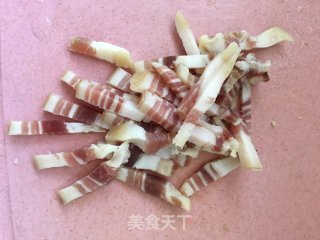 咸肉香干炒芦蒿的做法步骤：1