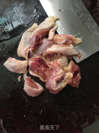 鹿茸鱼胶炖鸡汤的做法步骤：1