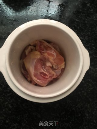 鹿茸鱼胶炖鸡汤的做法步骤：3