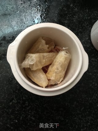 鹿茸鱼胶炖鸡汤的做法步骤：4