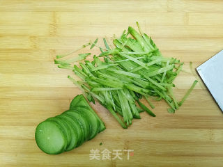 虾皮萝卜汤的做法步骤：2