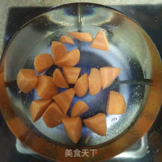 胡萝卜小喳粥的做法步骤：2