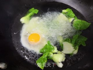 白菜鸡蛋粉丝的做法步骤：4
