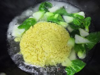 煮年糕面条的做法步骤：5