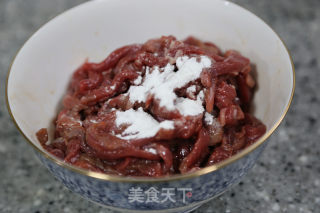 芹菜炒牛肉丝儿的做法步骤：4