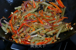 芹菜炒牛肉丝儿的做法步骤：16