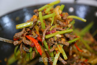 芹菜炒牛肉丝儿的做法步骤：20