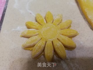 可爱花朵馒头的做法步骤：6