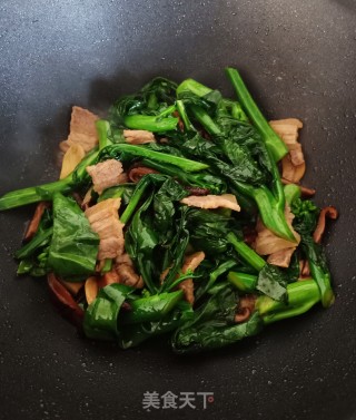五花肉炒芥兰的做法步骤：7