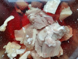 牛肉烧萝卜的做法步骤：1
