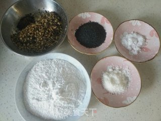 核桃芝麻糯米卷的做法步骤：1