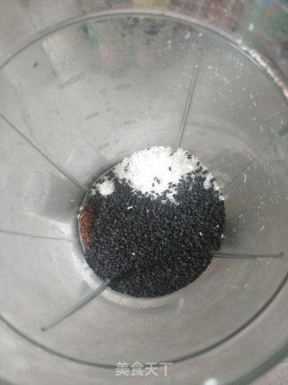 核桃芝麻糯米卷的做法步骤：2