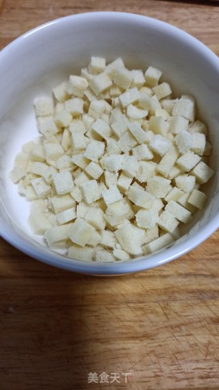 培根鸡蛋炒馒头的做法步骤：1