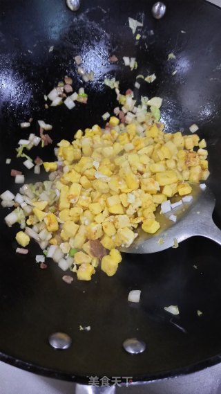 培根鸡蛋炒馒头的做法步骤：11