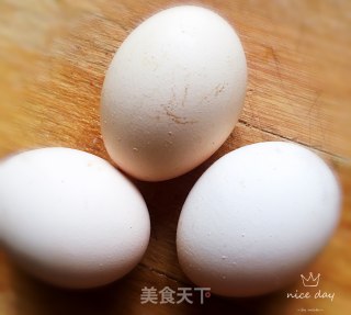 白玉菇尖椒炒鸡蛋的做法步骤：2