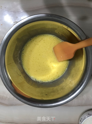芒果夹心奶油巧克力淋面生日蛋糕的做法步骤：3