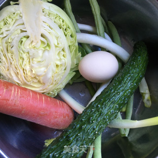 牛肉卷韩式拌饭的做法步骤：1