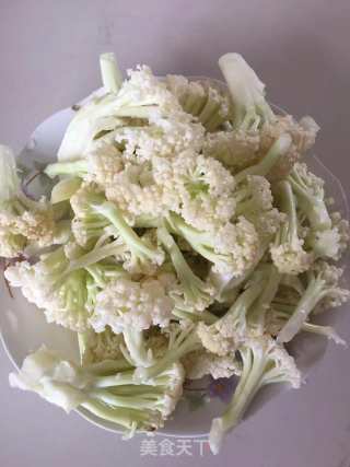 炒花菜的做法步骤：1