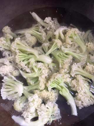 炒花菜的做法步骤：2