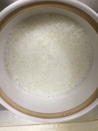 五花肉香肠煲仔饭的做法步骤：3