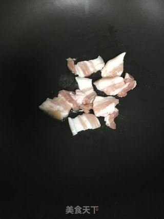 五花肉香肠煲仔饭的做法步骤：5