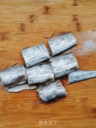 葱油带鱼的做法步骤：1
