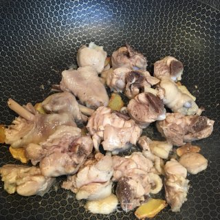 姬松茸烧鸡腿的做法步骤：4