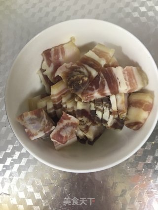 咸肉青菜年糕汤的做法步骤：1