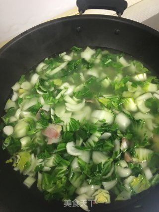 咸肉青菜年糕汤的做法步骤：6