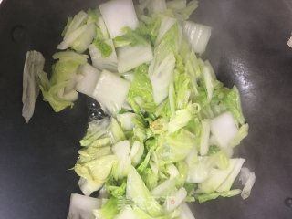 白菜虾滑豆腐果汤的做法步骤：1