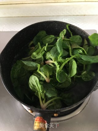 菠菜肉圆汤的做法步骤：2