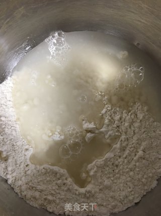 波兰种猕猴桃蔓越莓菠萝包的做法步骤：1