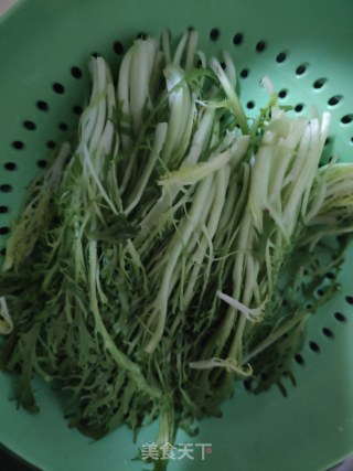 老醋苦菊拌花生的做法步骤：1